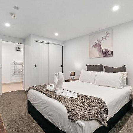 Lakeside Living - Modern 2-Bedroom Apartment Куийнстаун Екстериор снимка