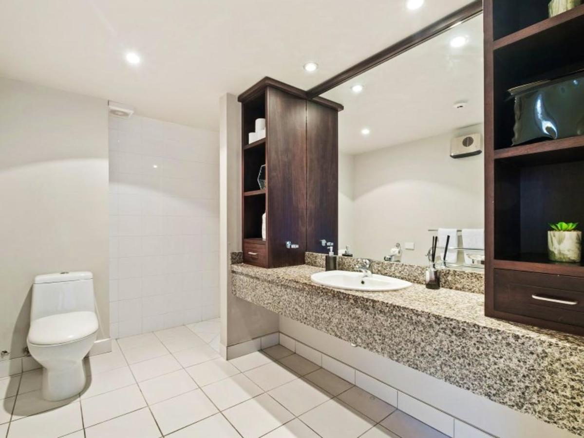 Lakeside Living - Modern 2-Bedroom Apartment Куийнстаун Екстериор снимка