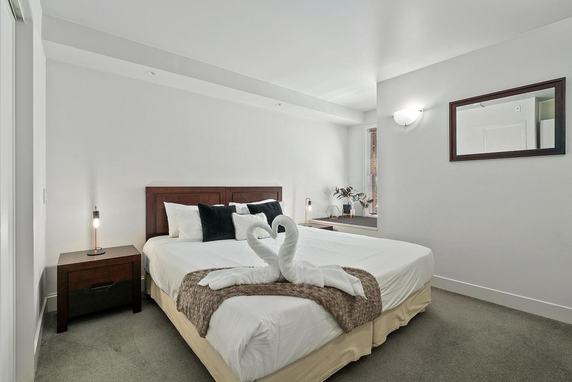 Lakeside Living - Modern 2-Bedroom Apartment Куийнстаун Екстериор снимка